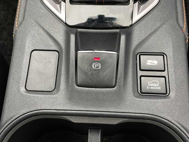 スバル インプレッサ ＸＶ 2．0i－L アイサイト 長野県 2018(平30)年 4.7万km アイスシルバーメタリック 4WD/社外メモリナビ（型番：AVIC-RZ201）/（CD＆SD＆USB＆iPod＆FM・AM）/バックカメラ/アイサイト/・クルーズコントロール（追従あり）/・レーンキープアシスト/・衝突被害軽減システム/パドルシフト/17インチ純正アルミホイール/純正フロアマット/電動パーキングブレーキ/ドアバイザー/LEDヘッドライト/フォグランプ/オートライト/トノカバー/ETC/アイドリングストップ/スマートキー/スペアキー/取扱説明書