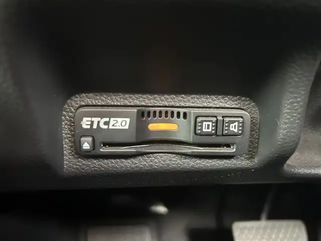 ホンダ ヴェゼル ハイブリッド e:HEV Z 熊本県 2021(令3)年 5万km クリスタルブラックパール 純正メモリナビ/AM/FM/BT/Applecarplay/AndroidAuto/フルセグTV/ビルトインETC2，0/バックカメラ（全周囲）/ドライブレコーダー（前後）/ABS/横滑り防止装置/路外逸脱抑制機能/ブラインドスポットインフォメーション/コーナーセンサー/踏み間違い衝突軽減システム/衝突軽減ブレーキ/ダウンヒルアシストコントロール/電動リアゲート/置くだけ充電/電子パーキング/ブレーキホールド/ハーフレザーシート/シートヒーター（D/N)/純正革巻きステアリング/ステアリングスイッチ/ステアリングパドル/電動格納ミラー/ウィンカーミラー/LEDヘッドライト/オートライト/オートマチックハイビーム/フォグランプ/トノカバー/ドアバイザー/純正フロアマット