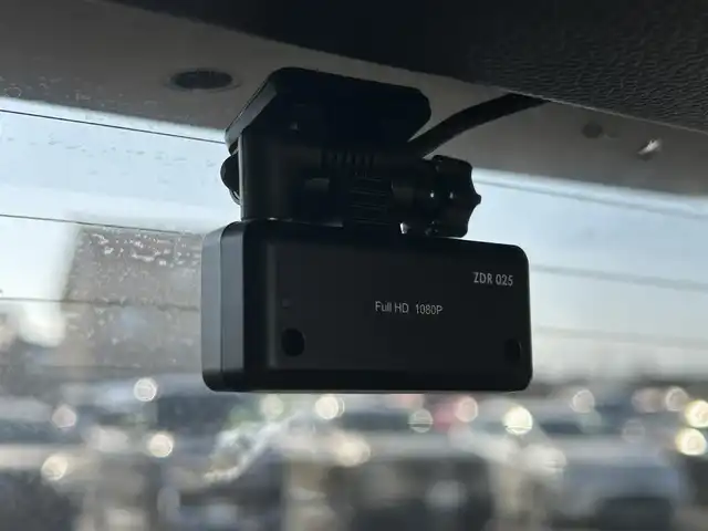 ホンダ ヴェゼル ハイブリッド e:HEV Z 熊本県 2021(令3)年 5万km クリスタルブラックパール 純正メモリナビ/AM/FM/BT/Applecarplay/AndroidAuto/フルセグTV/ビルトインETC2，0/バックカメラ（全周囲）/ドライブレコーダー（前後）/ABS/横滑り防止装置/路外逸脱抑制機能/ブラインドスポットインフォメーション/コーナーセンサー/踏み間違い衝突軽減システム/衝突軽減ブレーキ/ダウンヒルアシストコントロール/電動リアゲート/置くだけ充電/電子パーキング/ブレーキホールド/ハーフレザーシート/シートヒーター（D/N)/純正革巻きステアリング/ステアリングスイッチ/ステアリングパドル/電動格納ミラー/ウィンカーミラー/LEDヘッドライト/オートライト/オートマチックハイビーム/フォグランプ/トノカバー/ドアバイザー/純正フロアマット