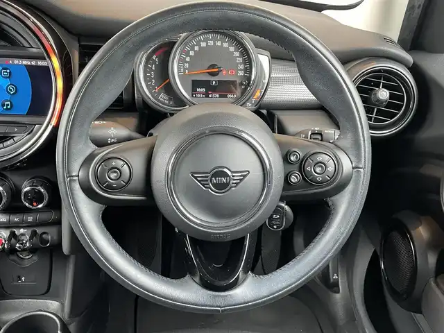 ＭＩＮＩ ミニ クーパー D 鹿児島県 2019(平31)年 4.2万km ペッパー・ホワイト ワンオーナー/純正HDDナビ/Ｂｌｕｅｔｏｏｔｈ/バックカメラ/アンビエントライト/コンフォートアクセス/インテリジェントセーフティー/純正１５インチアルミホイール/ドラレコ/ＬＥＤ/ＥＴＣ