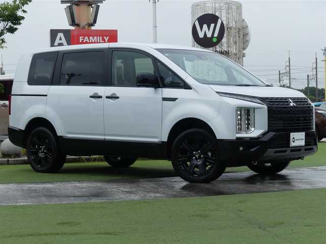 三菱 デリカＤ：５ シャモニー 千葉県 2025(令7)年 0.1万km未満 白Ⅱ CHAMONIX (8人)　4WD　e-Assist/オリジナルナビ取付パッケージ＋リアモニター取付パッケージ(25/300)　ステップレス　（8人）/e-Assist/・衝突被害軽減ブレーキシステム（FCM）/・車線逸脱警報システム（LDW）/・レーダークルーズコントロールシステム（ACC）/・誤発進抑制機能（前進＆後退時）（UMS）/・オートマチックハイビーム[AHB]/両側パワースライドドア/エレクトリックテールゲート/マルチアラウンドモニター/運転席パワーシート/前席シートヒーター/ステアリングヒーター/ステアリングスイッチ/革巻きステアリング/パドルシフト/純正18インチアルミホイル/サイド/カーテンエアバッグ/キーレスオペレーションシステム