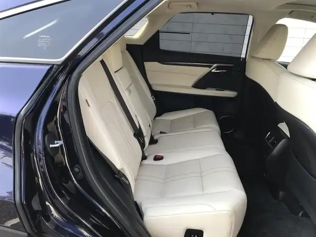 レクサス ＲＸ 450h バージョンL 富山県 2020(令2)年 4.9万km ディープブルーマイカ ムーンルーフ/純正12型ナビ(BT/DVD/Blu-ray)/フルセグTV/パワーバックドア/パノラミックビューモニター/ビルトインETC2.0/純正ドライブレコーダー/レーダークルーズコントロール/クリアランスソナー/セーフティシステムプラス/・プリクラッシュセーフティ/・レーントレーシングアシスト/・オートマチックハイビーム/・ロードサインアシスト/・先行車発進告知機能/角型3眼LEDヘッドランプ/本木製/革巻きコンビステアリング/ステアリングヒーター/パドルシフト/リッチクリームセミアニリン革シート/全席パワーシート/シートヒーター/前席コンフォータブルエアシート/運転席ポジションメモリー/純正20インチアルミホイール/スマートエントリー/スタートシステム/禁煙車