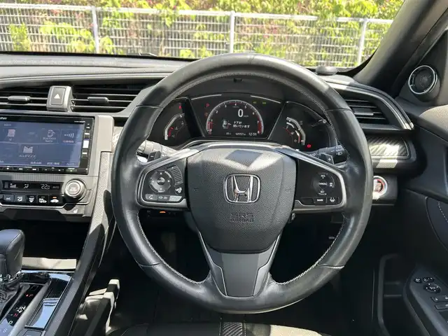 ホンダ シビック ハッチバック 滋賀県 2017(平29)年 3万km 白 メモリナビ/フルセグテレビ/ETC/バックカメラ/プッシュスタート/クルーズコントロール/シートヒーター/ドアバイザー/社外マフラー/RSRダウンサス（純正あり）/フロントリップスポイラー/サイドステップ/リアディフューザー/リアスポイラー