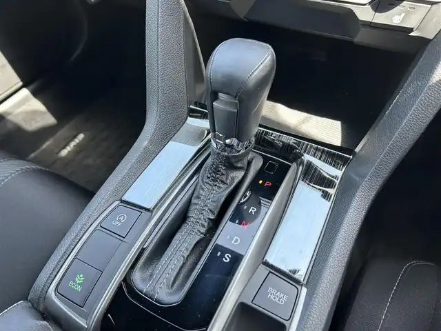 ホンダ シビック ハッチバック 滋賀県 2017(平29)年 3万km 白 メモリナビ/フルセグテレビ/ETC/バックカメラ/プッシュスタート/クルーズコントロール/シートヒーター/ドアバイザー/社外マフラー/RSRダウンサス（純正あり）/フロントリップスポイラー/サイドステップ/リアディフューザー/リアスポイラー