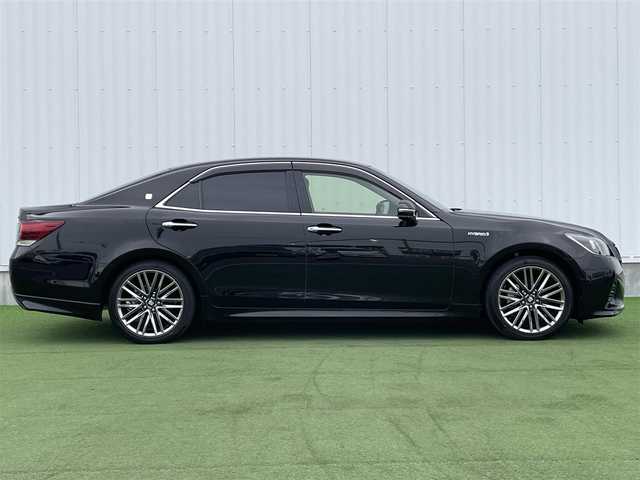 トヨタ クラウン ハイブリッド アスリートSJ-フロンティアLTD 香川県 2018(平30)年 7.7万km ブラック 登録時走行距離：76324km/メーカー純正ナビ/　CD DVD BT フルセグTV/バックカメラ/プリクラッシュセーフティシステム/レーンキープアシスト/レーダークルーズコントロール/オートハイビーム/オートライト/LEDヘッドライト/フォグランプ/電動格納ウィンカーミラー/ドアバイザー/ハーフレザーシート/パワーシート/シートヒーター/木目革巻きコンビステアリング/ステアリングスイッチ/ステアリングヒーター/MTモード付AT/アルミペダル/ビルトインETC/PWオールオート/純正フロアマット/プッシュスタート/スマートキー/スペアキー