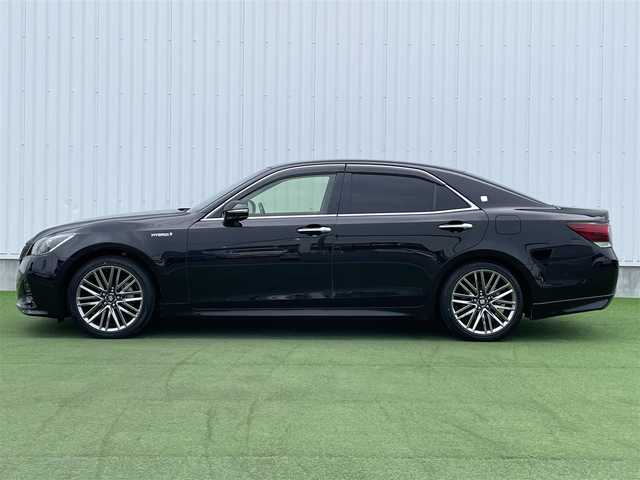 トヨタ クラウン ハイブリッド アスリートSJ-フロンティアLTD 香川県 2018(平30)年 7.7万km ブラック 登録時走行距離：76324km/メーカー純正ナビ/　CD DVD BT フルセグTV/バックカメラ/プリクラッシュセーフティシステム/レーンキープアシスト/レーダークルーズコントロール/オートハイビーム/オートライト/LEDヘッドライト/フォグランプ/電動格納ウィンカーミラー/ドアバイザー/ハーフレザーシート/パワーシート/シートヒーター/木目革巻きコンビステアリング/ステアリングスイッチ/ステアリングヒーター/MTモード付AT/アルミペダル/ビルトインETC/PWオールオート/純正フロアマット/プッシュスタート/スマートキー/スペアキー