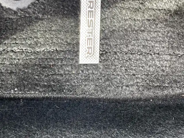 スバル フォレスター プレミアム 福岡県 2019(令1)年 7万km クリスタルブラックシリカ ・柿本改マフラー/・純正ナビ/　（DVD/フルセグテレビ/バックカメラ）/・ETC/・全席ヒートシーター/・ハンドルヒーター/・デジタルルームミラー/・SRH/・クルーズコントロール/・プッシュスタート/・ウィンカーミラー/・アイドリングストップ/・純正マット/・スタッドレスタイヤ　車載　(225/55R/18)