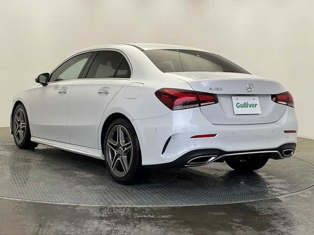 メルセデス・ベンツ Ａ１８０ セダン スタイル AMGライン 栃木県 2020(令2)年 2万km デジタルホワイト 純正メーカーOPナビ/（フルセグTV/BT）/バックカメラ/パノラミックスライディングルーフ/衝突軽減ブレーキ/BSM/コーナーセンサー/ETC/前方ドラレコ/パワーバックドア/ハーフレザーシート/パワーシート/シートヒーター/メモリーシート/LEDヘッドライト/パドルシフト/横滑り防止装置/スマートキー/アイドリングストップ/純正アルミホイール/純正フロアマット