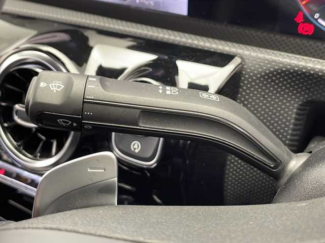 メルセデス・ベンツ Ａ１８０ セダン スタイル AMGライン 栃木県 2020(令2)年 2万km デジタルホワイト 純正メーカーOPナビ/（フルセグTV/BT）/バックカメラ/パノラミックスライディングルーフ/衝突軽減ブレーキ/BSM/コーナーセンサー/ETC/前方ドラレコ/パワーバックドア/ハーフレザーシート/パワーシート/シートヒーター/メモリーシート/LEDヘッドライト/パドルシフト/横滑り防止装置/スマートキー/アイドリングストップ/純正アルミホイール/純正フロアマット