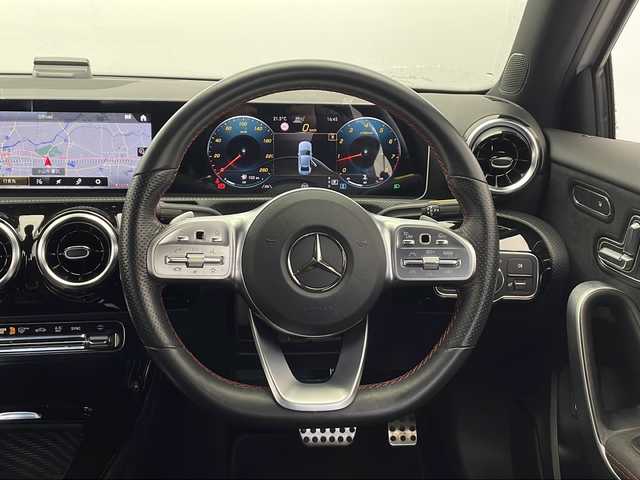 メルセデス・ベンツ Ａ１８０ セダン スタイル AMGライン 栃木県 2020(令2)年 2万km デジタルホワイト 純正メーカーOPナビ/（フルセグTV/BT）/バックカメラ/パノラミックスライディングルーフ/衝突軽減ブレーキ/BSM/コーナーセンサー/ETC/前方ドラレコ/パワーバックドア/ハーフレザーシート/パワーシート/シートヒーター/メモリーシート/LEDヘッドライト/パドルシフト/横滑り防止装置/スマートキー/アイドリングストップ/純正アルミホイール/純正フロアマット