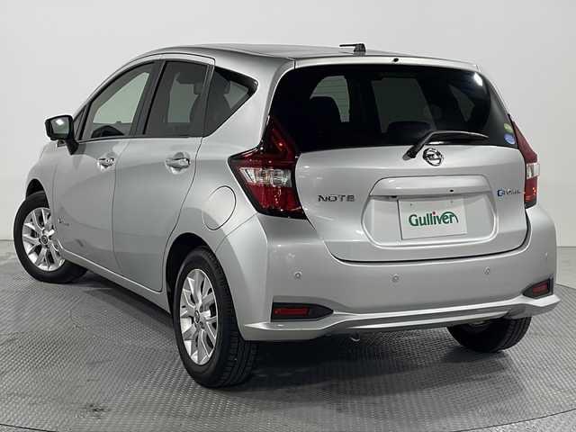 日産 ノート e－パワー X Vセレクション 広島県 2020(令2)年 2.4万km ブリリアントシルバー 禁煙/インテリジェントアラウンドビューモニター/社外ナビ/インテリジェントルームミラー/インテリジェントエマージェンシーブレーキ/車線逸脱警報/踏み間違い防止/ハイビームアシスト/フロント/バックソナー/LEDヘッドランプ/オートライト/純正15インチアルミホイール/スマートキー/ETC