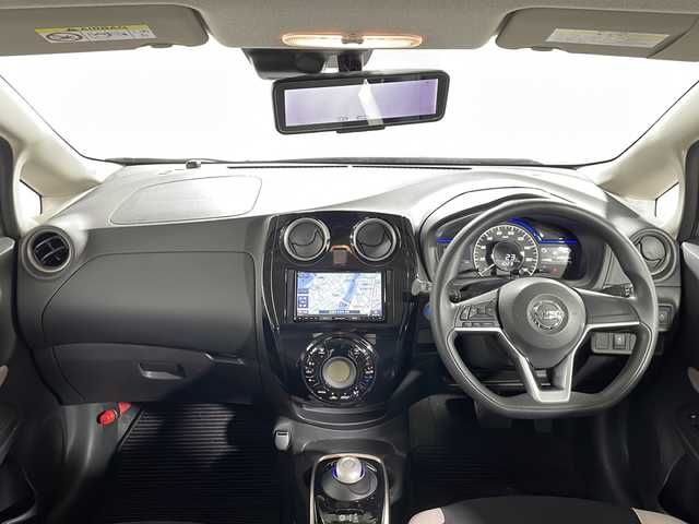 日産 ノート e－パワー X Vセレクション 広島県 2020(令2)年 2.4万km ブリリアントシルバー 禁煙/インテリジェントアラウンドビューモニター/社外ナビ/インテリジェントルームミラー/インテリジェントエマージェンシーブレーキ/車線逸脱警報/踏み間違い防止/ハイビームアシスト/フロント/バックソナー/LEDヘッドランプ/オートライト/純正15インチアルミホイール/スマートキー/ETC