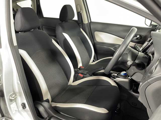 日産 ノート e－パワー X Vセレクション 広島県 2020(令2)年 2.4万km ブリリアントシルバー 禁煙/インテリジェントアラウンドビューモニター/社外ナビ/インテリジェントルームミラー/インテリジェントエマージェンシーブレーキ/車線逸脱警報/踏み間違い防止/ハイビームアシスト/フロント/バックソナー/LEDヘッドランプ/オートライト/純正15インチアルミホイール/スマートキー/ETC