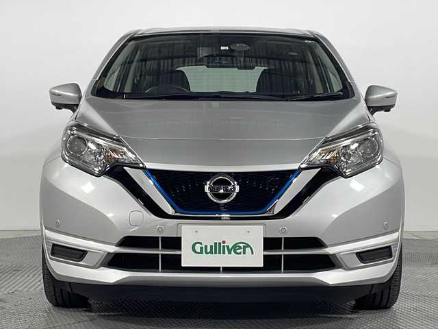 日産 ノート e－パワー X Vセレクション 広島県 2020(令2)年 2.4万km ブリリアントシルバー 禁煙/インテリジェントアラウンドビューモニター/社外ナビ/インテリジェントルームミラー/インテリジェントエマージェンシーブレーキ/車線逸脱警報/踏み間違い防止/ハイビームアシスト/フロント/バックソナー/LEDヘッドランプ/オートライト/純正15インチアルミホイール/スマートキー/ETC