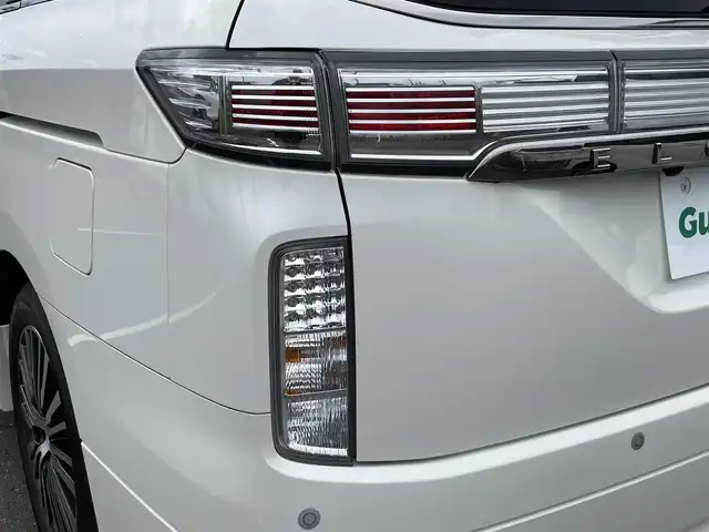 日産 エルグランド 250ハイウェイスターS 茨城県 2018(平30)年 6.5万km パール 純正ナビ/【TV・ラジオ・BT・SD・CD・DVD・AUX】/片側パワスラ/ETC/Ｂカメラ/クルコン/前方ドラレコ/インテリジェントルームミラー/前後コーナーセンサー/オットマン/MTモード付AT/横滑り防止装置/オートライト/Fフォグ/LEDライト/純正フロアマット/純正アルミホイール