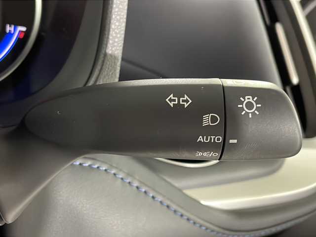 トヨタ ヴォクシー ハイブリッド S－Z 福岡県 2022(令4)年 2.3万km ホワイトパールクリスタルシャイン ・コーナーセンサー/・オートライト/・オートマチックハイビーム/・パーキングアシスト/・ステアリングヒーター/・LEDヘッドライト/・電動リアゲート/・トヨタセーフティ/・17インチ純正ホイール/・両側パワースライドドア/・シートヒーター/・ハーフレザー/・社外フロアマット/・ディスプレイオーディオ/・Bカメラ/・ACC/・ドラレコ/・デジタルインナーミラー/・ビルトインETC2.0