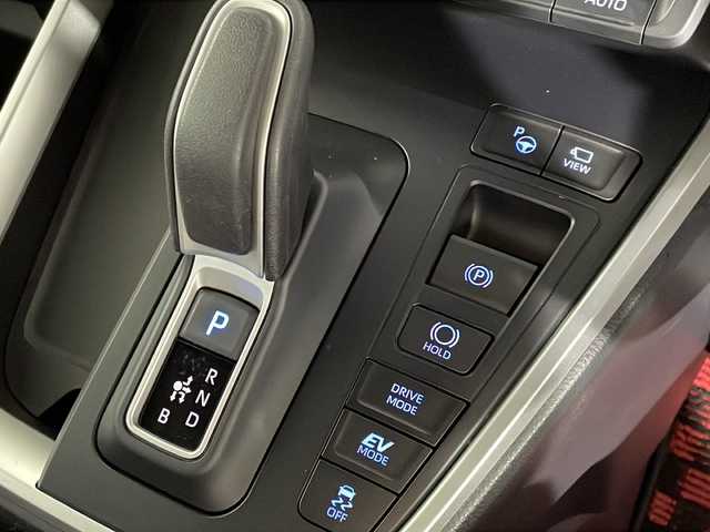 トヨタ ヴォクシー ハイブリッド S－Z 福岡県 2022(令4)年 2.3万km ホワイトパールクリスタルシャイン ・コーナーセンサー/・オートライト/・オートマチックハイビーム/・パーキングアシスト/・ステアリングヒーター/・LEDヘッドライト/・電動リアゲート/・トヨタセーフティ/・17インチ純正ホイール/・両側パワースライドドア/・シートヒーター/・ハーフレザー/・社外フロアマット/・ディスプレイオーディオ/・Bカメラ/・ACC/・ドラレコ/・デジタルインナーミラー/・ビルトインETC2.0