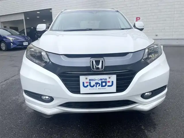 ホンダ ヴェゼル ハイブリッド Z 岡山県 2014(平26)年 12.9万km パール (株)IDOMが運営する【じしゃロン岡山店】の自社ローン専用車両です。こちらは現金またはオートローンご利用時の価格です。 自社ローンご希望の方は別途その旨お申し付け下さい/＊ナビ/＊TV/＊革シート/＊ETC/＊ドラレコ/＊プッシュスタート