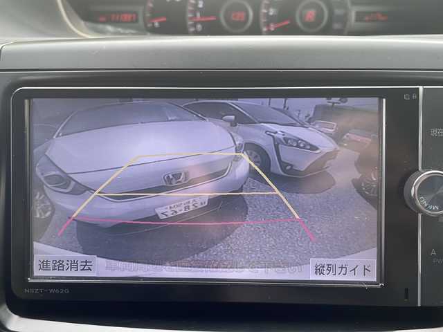 トヨタ ヴォクシー ZS 煌Ⅲ 大阪府 2013(平25)年 11.2万km ホワイトパールクリスタルシャイン 純正SDナビ/・DVD/CD/FM/AM/Bluetooth/・フルセグテレビ/ETC/バックカメラ/盗難防止装置/革巻きステアリング/ステアリングリモコン/パドルシフト/フリップダウンモニター/両側パワースライドドア/ルーフレール/LEDヘッドライト/オートライト/オートエアコン/スマートキー/プッシュスタート/ドアバイザー/電動格納ミラー/12V電源/純正16インチアルミホイール/取扱説明書/ナビ取扱説明書/保証書