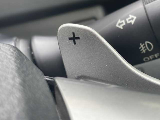 トヨタ ヴォクシー ZS 煌Ⅲ 大阪府 2013(平25)年 11.2万km ホワイトパールクリスタルシャイン 純正SDナビ/・DVD/CD/FM/AM/Bluetooth/・フルセグテレビ/ETC/バックカメラ/盗難防止装置/革巻きステアリング/ステアリングリモコン/パドルシフト/フリップダウンモニター/両側パワースライドドア/ルーフレール/LEDヘッドライト/オートライト/オートエアコン/スマートキー/プッシュスタート/ドアバイザー/電動格納ミラー/12V電源/純正16インチアルミホイール/取扱説明書/ナビ取扱説明書/保証書