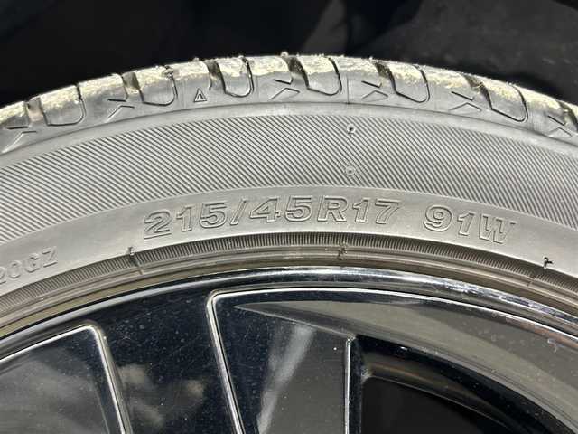トヨタ プリウス S ツーリングセレクション 大阪府 2019(平31)年 4.8万km ホワイトパールクリスタルシャイン TRDエアロ 黒革シート 純正9incナビ(フルセグ/DVD再生/Bluetooth) バックカメラ ETC 衝突軽減 レーダークルコン トヨタセーフティセンス シートヒーター スマートキー