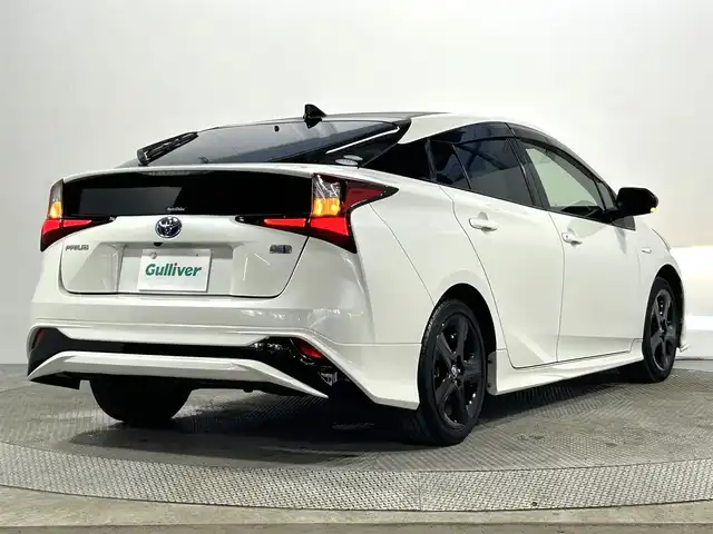 トヨタ プリウス S ツーリングセレクション 大阪府 2019(平31)年 4.8万km ホワイトパールクリスタルシャイン TRDエアロ 黒革シート 純正9incナビ(フルセグ/DVD再生/Bluetooth) バックカメラ ETC 衝突軽減 レーダークルコン トヨタセーフティセンス シートヒーター スマートキー