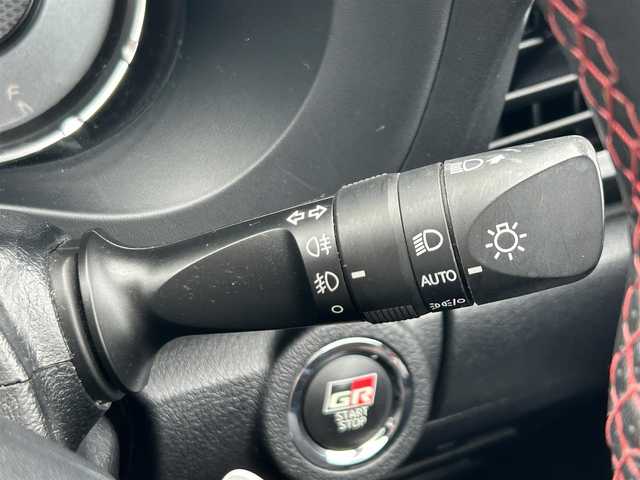 トヨタ ハイラックス Z GRスポーツ 愛知県 2022(令4)年 6.1万km スーパーホワイトⅡ 純正ナビ（AM/FM/BT)/パノラミックビューモニター/ドライブレコーダー/純正LEDヘッドライト/フォグランプ/革巻きステアリング/パドルシフト/ステアリングスィッチ/プリクラッシュセーフティ/レーンディパーチャーアラート/ロードアシストサイン/レーダークルーズコントロール/クリアランスソナー/アイドリングストップ/ヒルアシストスタート