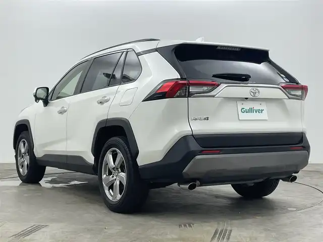 トヨタ ＲＡＶ４ G 岡山県 2020(令2)年 6.5万km ホワイトパールクリスタルシャイン 純正９インチナビ/（CD/DVD/BT/フルセグ）/衝突軽減ブレーキ/追従型クルーズコントロール/踏み間違い防止/ビルトインＥＴＣ/シートヒーター（前席）/バックカメラ/ブラインドスポットモニター/パワーシート（運転席）/ルーフレール/電動リアゲート/コーナーセンサー（前・後）/レーンキープアシスト/ＬＥＤヘッドライト/オートハイビーム/オートライト/フォグランプ/プッシュスタート/スマートキー×2/純正18インチAW/ステアリングヒーター/オートブレーキホールド/ISOFIX/ステアリングスイッチ/チルトステアリング/シートリフター/ウインカーミラードアバイザー/新車保証書