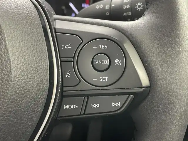 トヨタ ＲＡＶ４ G 岡山県 2020(令2)年 6.5万km ホワイトパールクリスタルシャイン 純正９インチナビ/（CD/DVD/BT/フルセグ）/衝突軽減ブレーキ/追従型クルーズコントロール/踏み間違い防止/ビルトインＥＴＣ/シートヒーター（前席）/バックカメラ/ブラインドスポットモニター/パワーシート（運転席）/ルーフレール/電動リアゲート/コーナーセンサー（前・後）/レーンキープアシスト/ＬＥＤヘッドライト/オートハイビーム/オートライト/フォグランプ/プッシュスタート/スマートキー×2/純正18インチAW/ステアリングヒーター/オートブレーキホールド/ISOFIX/ステアリングスイッチ/チルトステアリング/シートリフター/ウインカーミラードアバイザー/新車保証書