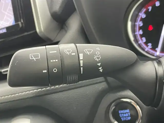 トヨタ ＲＡＶ４ G 岡山県 2020(令2)年 6.5万km ホワイトパールクリスタルシャイン 純正９インチナビ/（CD/DVD/BT/フルセグ）/衝突軽減ブレーキ/追従型クルーズコントロール/踏み間違い防止/ビルトインＥＴＣ/シートヒーター（前席）/バックカメラ/ブラインドスポットモニター/パワーシート（運転席）/ルーフレール/電動リアゲート/コーナーセンサー（前・後）/レーンキープアシスト/ＬＥＤヘッドライト/オートハイビーム/オートライト/フォグランプ/プッシュスタート/スマートキー×2/純正18インチAW/ステアリングヒーター/オートブレーキホールド/ISOFIX/ステアリングスイッチ/チルトステアリング/シートリフター/ウインカーミラードアバイザー/新車保証書