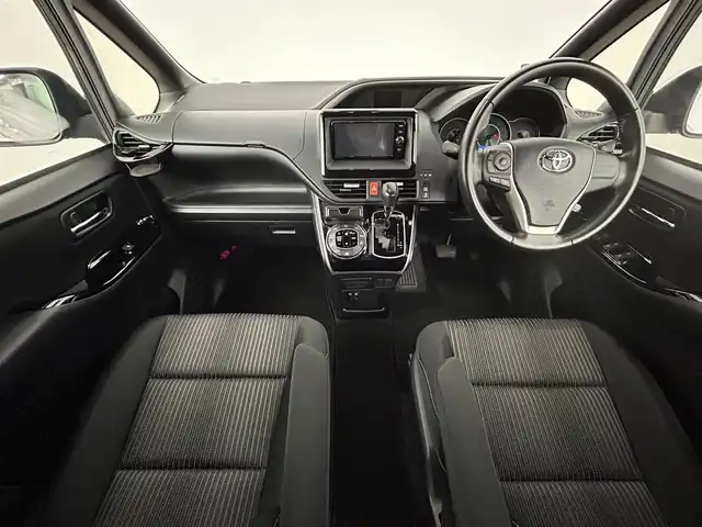 トヨタ ヴォクシー ZS 煌 道央・札幌 2018(平30)年 1.9万km ブラック ・ワンオーナー/・４WD/・純正SDナビ/・CD/DVD/SD/BT/・フルセグTV/・バックカメラ/・ビルトインETC/・ドライブレコーダー/・トヨタセーフティセンス/・プリクラッシュセーフティ/・レーンキープアシスト/・アダプティブクルーズコントロール/・横滑り防止装置/・LEDヘッドライト/・オートマチックハイビーム/・オートライト/・純正16インチAW/・純正フロアマット/・プッシュスタート/・スマートキー