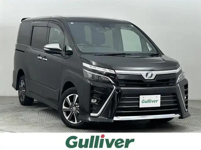 トヨタ ヴォクシー ZS 煌 道央・札幌 2018(平30)年 1.9万km ブラック ・ワンオーナー/・４WD/・純正SDナビ/・CD/DVD/SD/BT/・フルセグTV/・バックカメラ/・ビルトインETC/・ドライブレコーダー/・トヨタセーフティセンス/・プリクラッシュセーフティ/・レーンキープアシスト/・アダプティブクルーズコントロール/・横滑り防止装置/・LEDヘッドライト/・オートマチックハイビーム/・オートライト/・純正16インチAW/・純正フロアマット/・プッシュスタート/・スマートキー