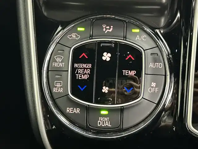 トヨタ ヴォクシー ZS 煌 道央・札幌 2018(平30)年 1.9万km ブラック ・ワンオーナー/・４WD/・純正SDナビ/・CD/DVD/SD/BT/・フルセグTV/・バックカメラ/・ビルトインETC/・ドライブレコーダー/・トヨタセーフティセンス/・プリクラッシュセーフティ/・レーンキープアシスト/・アダプティブクルーズコントロール/・横滑り防止装置/・LEDヘッドライト/・オートマチックハイビーム/・オートライト/・純正16インチAW/・純正フロアマット/・プッシュスタート/・スマートキー