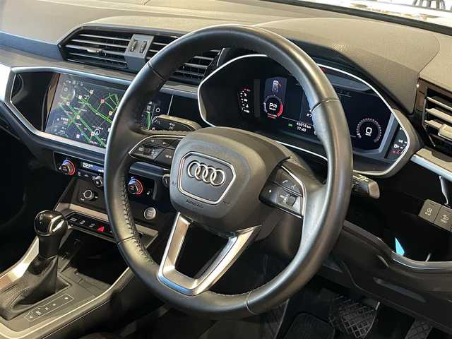 アウディ アウディ Ｑ３ 35TDIクワトロ アドバンスド 道央・札幌 2020(令2)年 4.3万km ガンＭ クロノスグレーメタリック/ベーシックパッケージ/　・シートヒーター/　・電動フロントシート/　・オートマチックテールゲート/　・ランバーサポート/　・アウディドライブセレクト/TVチューナー/アシスタンスパッケージ/　・ACC/　・サイドアシスト/　・エマージェンシーアシスト/　・ハイビームアシスト/　・リヤクロストラフィックアシスト/テクノロジーパッケージ/　・ワイヤレスチャージング/　・スマートフォンインターフェース/純正メモリナビ/360°カメラ/LEDヘッドライト