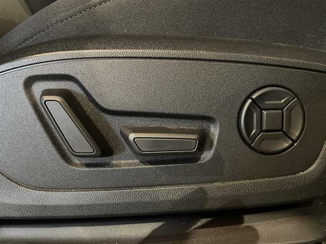 アウディ アウディ Ｑ３ 35TDIクワトロ アドバンスド 道央・札幌 2020(令2)年 4.3万km ガンＭ クロノスグレーメタリック/ベーシックパッケージ/　・シートヒーター/　・電動フロントシート/　・オートマチックテールゲート/　・ランバーサポート/　・アウディドライブセレクト/TVチューナー/アシスタンスパッケージ/　・ACC/　・サイドアシスト/　・エマージェンシーアシスト/　・ハイビームアシスト/　・リヤクロストラフィックアシスト/テクノロジーパッケージ/　・ワイヤレスチャージング/　・スマートフォンインターフェース/純正メモリナビ/360°カメラ/LEDヘッドライト