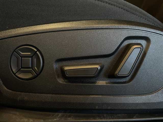 アウディ アウディ Ｑ３ 35TDIクワトロ アドバンスド 道央・札幌 2020(令2)年 4.3万km ガンＭ クロノスグレーメタリック/ベーシックパッケージ/　・シートヒーター/　・電動フロントシート/　・オートマチックテールゲート/　・ランバーサポート/　・アウディドライブセレクト/TVチューナー/アシスタンスパッケージ/　・ACC/　・サイドアシスト/　・エマージェンシーアシスト/　・ハイビームアシスト/　・リヤクロストラフィックアシスト/テクノロジーパッケージ/　・ワイヤレスチャージング/　・スマートフォンインターフェース/純正メモリナビ/360°カメラ/LEDヘッドライト