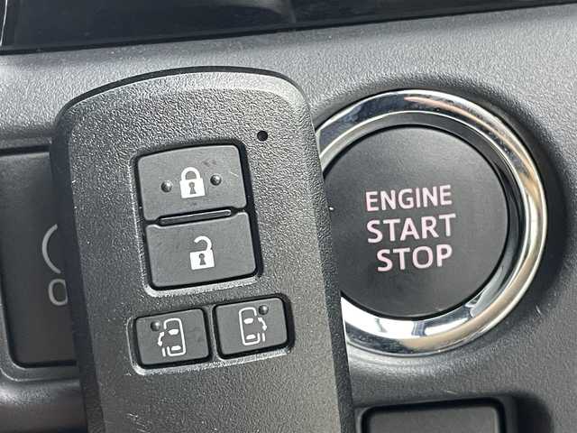 トヨタ ヴォクシー ZS 煌Ⅲ 茨城県 2020(令2)年 4.8万km ブラック 純正9型ナビ/バックカメラ/フルセグ/衝突被害軽減ブレーキ/車線逸脱抑制装置/レーダークルーズコントロール/オートマチックハイビーム/クリアランスソナー/両側電動スライドドア/ETC2.0/ドラレコ/純正16インチAW/LEDヘッドライト/スマートキー