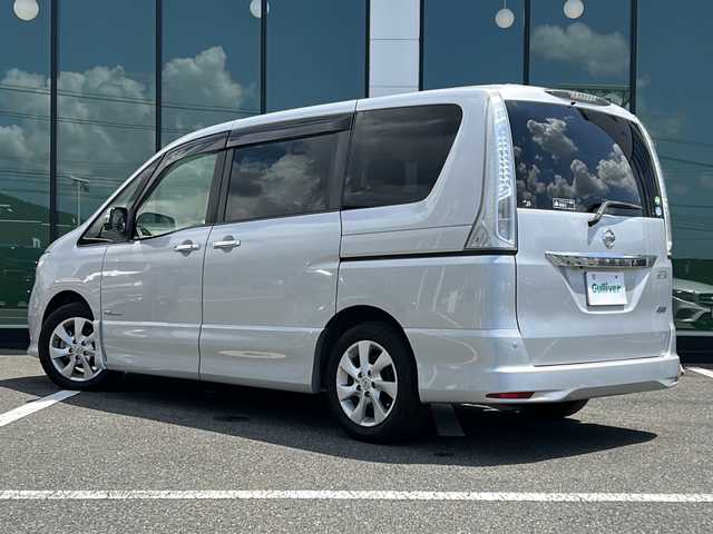 日産 セレナ ハイウェイスター Sハイブリッド 福岡県 2013(平25)年 8.4万km ブリリアントシルバー 純正HDDナビ/（AM/FM/CD/DVD/BT/フルセグTV）/両側パワースライドドア/全方位カメラ/ウォークスルー/コーナーセンサー/衝突被害軽減システム/横滑り防止装置/アイドリングストップ/プッシュスタートボタン/スマートキー/スペアキー1本/取扱説明書/記録簿/ETC