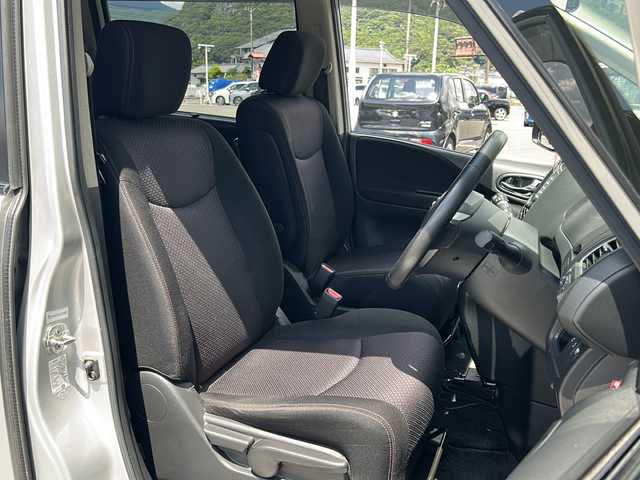 日産 セレナ ハイウェイスター Sハイブリッド 福岡県 2013(平25)年 8.4万km ブリリアントシルバー 純正HDDナビ/（AM/FM/CD/DVD/BT/フルセグTV）/両側パワースライドドア/全方位カメラ/ウォークスルー/コーナーセンサー/衝突被害軽減システム/横滑り防止装置/アイドリングストップ/プッシュスタートボタン/スマートキー/スペアキー1本/取扱説明書/記録簿/ETC