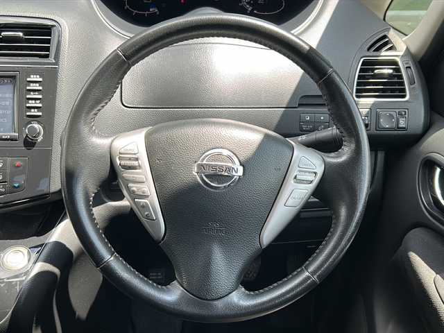 日産 セレナ ハイウェイスター Sハイブリッド 福岡県 2013(平25)年 8.4万km ブリリアントシルバー 純正HDDナビ/（AM/FM/CD/DVD/BT/フルセグTV）/両側パワースライドドア/全方位カメラ/ウォークスルー/コーナーセンサー/衝突被害軽減システム/横滑り防止装置/アイドリングストップ/プッシュスタートボタン/スマートキー/スペアキー1本/取扱説明書/記録簿/ETC