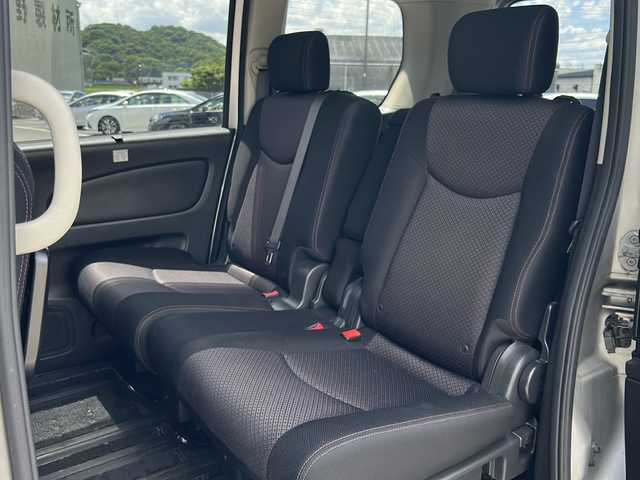 日産 セレナ ハイウェイスター Sハイブリッド 福岡県 2013(平25)年 8.4万km ブリリアントシルバー 純正HDDナビ/（AM/FM/CD/DVD/BT/フルセグTV）/両側パワースライドドア/全方位カメラ/ウォークスルー/コーナーセンサー/衝突被害軽減システム/横滑り防止装置/アイドリングストップ/プッシュスタートボタン/スマートキー/スペアキー1本/取扱説明書/記録簿/ETC