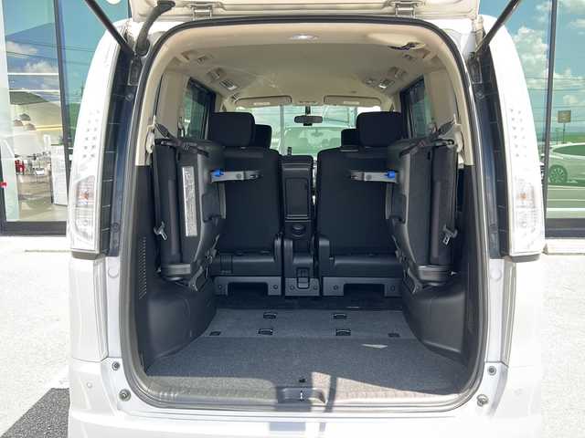 日産 セレナ ハイウェイスター Sハイブリッド 福岡県 2013(平25)年 8.4万km ブリリアントシルバー 純正HDDナビ/（AM/FM/CD/DVD/BT/フルセグTV）/両側パワースライドドア/全方位カメラ/ウォークスルー/コーナーセンサー/衝突被害軽減システム/横滑り防止装置/アイドリングストップ/プッシュスタートボタン/スマートキー/スペアキー1本/取扱説明書/記録簿/ETC