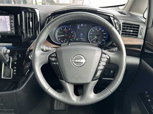 日産 エルグランド 250ハイウェイスターS 愛知県 2023(令5)年 4万km ピュアホワイトパール 衝突軽減システム/純正７型SDナビ/両側パワースライドドア/レーダークルーズコントロール/ワンセグ/CD/Bluetooth/バックカメラ/コーナーセンサー/純正アルミホイール/ブラインドスポットモニター/LEDヘッドライト/オートマチックハイビーム/ETC/ステアリングスイッチ/スマートキー/プッシュスタート