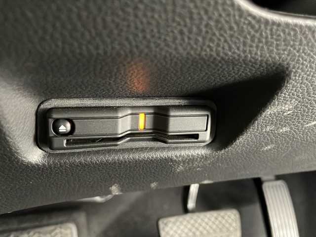 ホンダ フィット クロスター 長野県 2020(令2)年 3.9万km クリスタルブラックパール 4WD/純正SDナビ&フルセグTV&CD&DVD&USB&BT/ホンダセンシング/アダプティブクルーズコントロール/路外逸脱警報/衝突軽減ブレーキ/踏み間違い防止/コーナーセンサー/先行車発進告知/標識認識機能/社外前後ドライブレコーダー/ステアリングスイッチ/バックカメラ/ビルトインETC/LEDヘッドライト/オートライト/電動格納ミラー/ウィンカーミラー/ドアミラーヒーター/電動ホールド/ブレーキホールド/純正16インチAW装着/純正フロアマット/社外ドアバイザー/プッシュスタート/スマートキー/取扱説明書