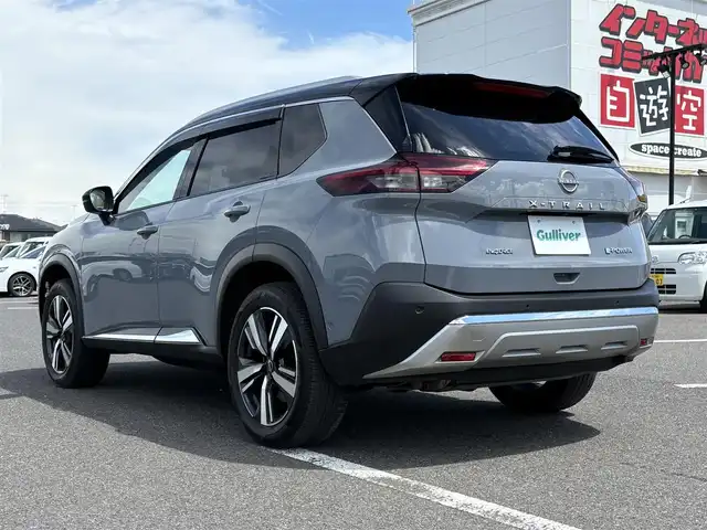 日産 エクストレイル G e－4ORCE 大分県 2022(令4)年 6万km ステルスグレー/スーパーブラック ・純正ナビ(BT/AppleCarPlay/USB)/・フルセグテレビ/・アラウンドビューモニター/・ヘッドアップディスプレイ/・プロパイロット/・駐車支援/・AC100V/・ETC 2.0/・ドライブレコーダー/・エマージェンシーブレーキ/・コーナーセンサー/・ブラインドスポットモニター/・デジタルインナーミラー/・パワーシート/・シートヒーター/・シートメモリー/・ステアリングヒーター/・オートハイビーム/・置くだけ充電/・ブレーキホールド
