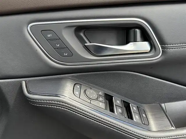 日産 エクストレイル G e－4ORCE 大分県 2022(令4)年 6万km ステルスグレー/スーパーブラック ・純正ナビ(BT/AppleCarPlay/USB)/・フルセグテレビ/・アラウンドビューモニター/・ヘッドアップディスプレイ/・プロパイロット/・駐車支援/・AC100V/・ETC 2.0/・ドライブレコーダー/・エマージェンシーブレーキ/・コーナーセンサー/・ブラインドスポットモニター/・デジタルインナーミラー/・パワーシート/・シートヒーター/・シートメモリー/・ステアリングヒーター/・オートハイビーム/・置くだけ充電/・ブレーキホールド