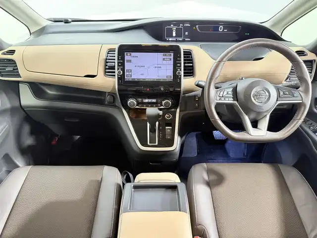 日産 セレナ ハイウェイスター 大阪府 2016(平28)年 4.4万km ブリリアントホワイトパール ProPILOT 純正9incナビTV 360カメラ 後席モニター デジタルインナーミラー ハーフレザー シートヒーター 両側パワースライドドア レーダーC 衝突軽減 パークアシスト クリアランスソナー リアオートエアコン