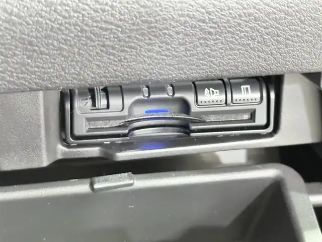 日産 セレナ ハイウェイスター 大阪府 2016(平28)年 4.4万km ブリリアントホワイトパール ProPILOT 純正9incナビTV 360カメラ 後席モニター デジタルインナーミラー ハーフレザー シートヒーター 両側パワースライドドア レーダーC 衝突軽減 パークアシスト クリアランスソナー リアオートエアコン