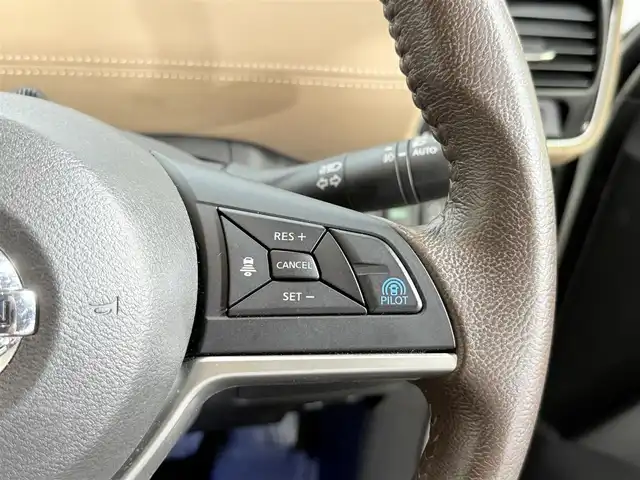 日産 セレナ ハイウェイスター 大阪府 2016(平28)年 4.4万km ブリリアントホワイトパール ProPILOT 純正9incナビTV 360カメラ 後席モニター デジタルインナーミラー ハーフレザー シートヒーター 両側パワースライドドア レーダーC 衝突軽減 パークアシスト クリアランスソナー リアオートエアコン