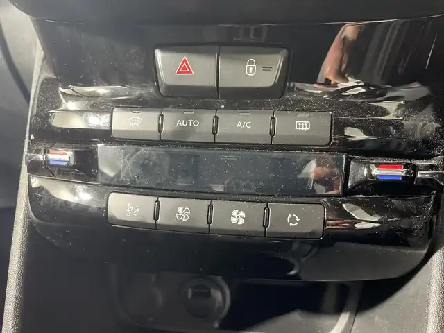 プジョー ２０８ アリュール 神奈川県 2019(令1)年 5.9万km 赤 ガラスルーフ/バックカメラ/純正7インチナビゲーション/Bluetooth　apple car play　USB /パーキングアシスト/コーナーセンサー/クルーズコントロール/ETC/社外前方ドライブレコーダー/MTモード/S/SNOWモード/ECOモード/ステアリングスイッチ/純正フロアマット/ハロゲンヘッドライト/オートライト/純正16インチアルミホイール/自動防眩ミラー/電動格納ミラー/ウィンカーミラー/リモコンキー